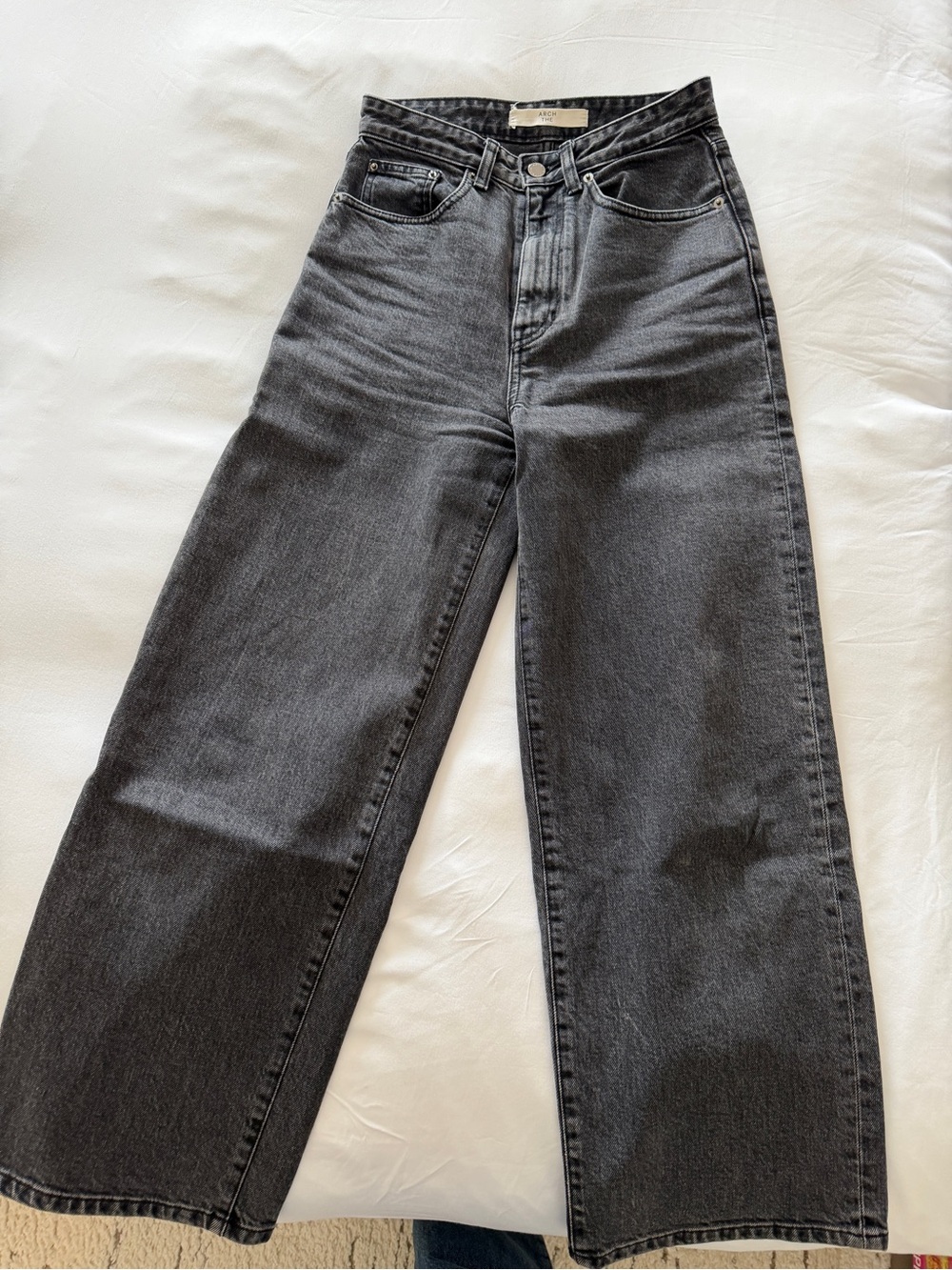 Wide-Leg High-Rise Jeans in Washed Black